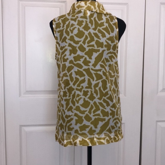 LOFT printed ruffle blouse. Size S - Picture 5 of 6